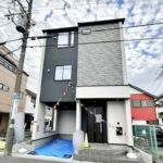 川口市芝下３丁目 新築戸建 仲介手数料無料 3899万円 更にお祝金最大20万円プレゼント付 蕨駅 バス(三枚橋 乗11分 停歩3分) 屋上バルコニー！開放的な南角地！ヨークマート歩3分！新築後未入居戸建