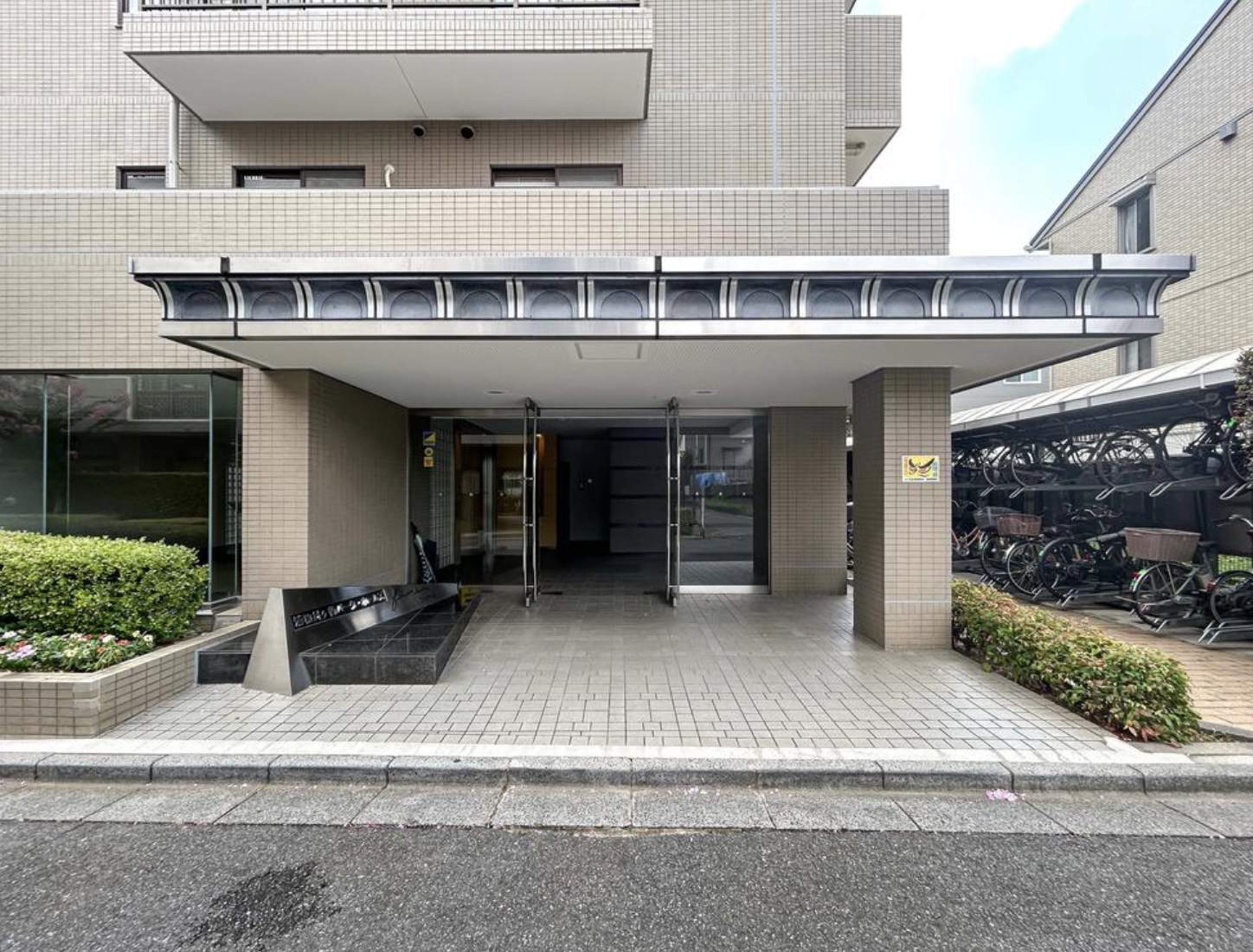 エントランス浦和針ヶ谷パーク・ホームズフィオーレ中古マンション 仲介手数料無料